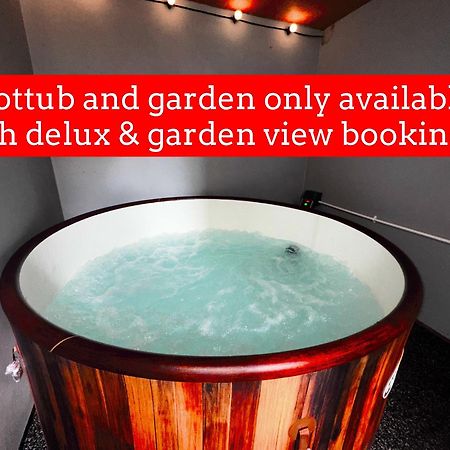 New Osborne Luxury Hottub And Jacuzzi Suites Blackpool Eksteriør bilde